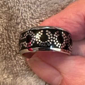 NWT COACH BAND LOGO RING BLACK/ SILVER SZ 7